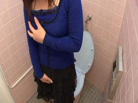 ほろ酔いオナニー女子便所 雑居ビルのトイレでイキ散らかす盗撮映像 4時間スペシャル！　サンプル画像06